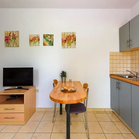 Spacious In With Balcony *